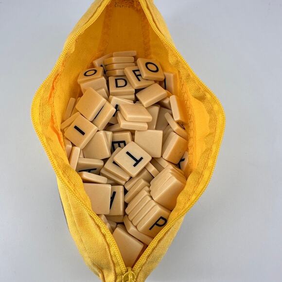 Bananagrams Word Game – Complete Set of 144 Tiles in Banana Case - Picture 4 of 4